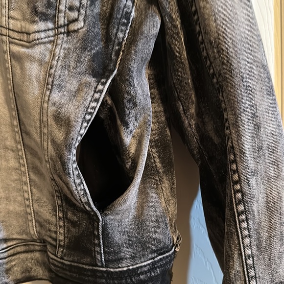 Guess Distressed Denim Jacket - Picture 3 of 5